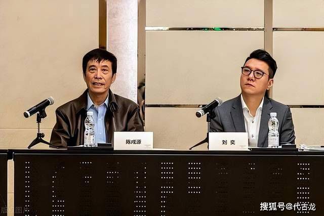 李璇在社媒点评表示：5年7.5亿不少人觉得低，但这与目前中超的品质是匹配的，外援水准是中超上限，2023中超外援啥情况大家都看到了，2024还少了费莱尼这样的强人，这种背景下想把版权卖高价不现实。